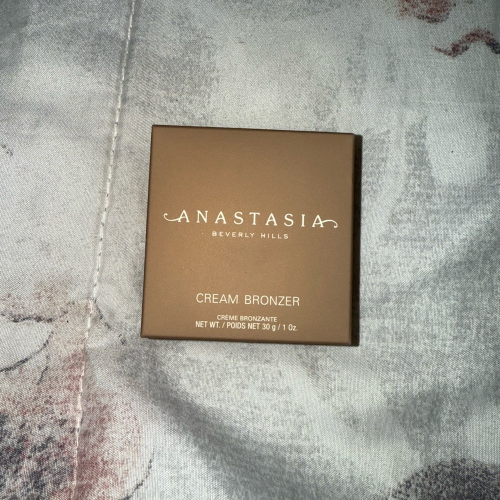 Anastasia Beverley Hills Cream Bronzer in “Amber”